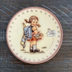 Vintage Hummel 10th Edition 1980 School Girl with Backpack Plate 3" Goebel